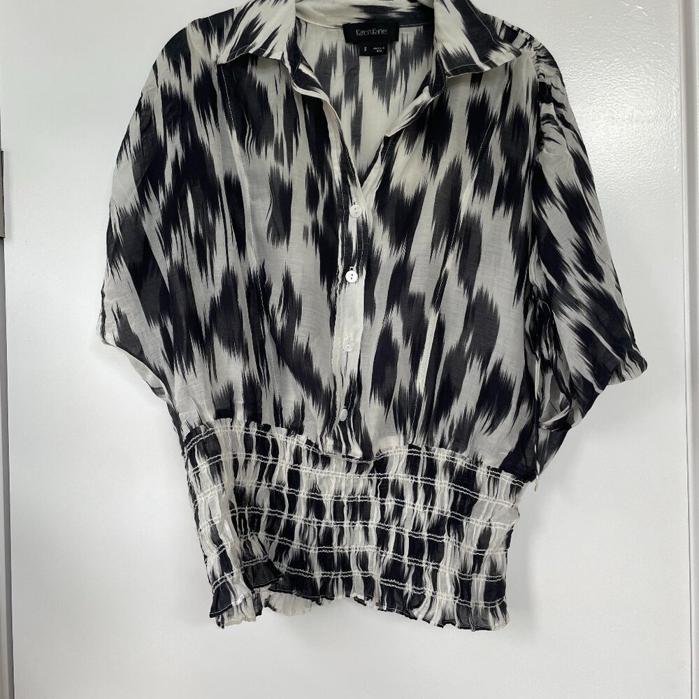 Karen Kane Black and White Modern Print Blouse, Front-Buttons,‎ Ruched Waist, S